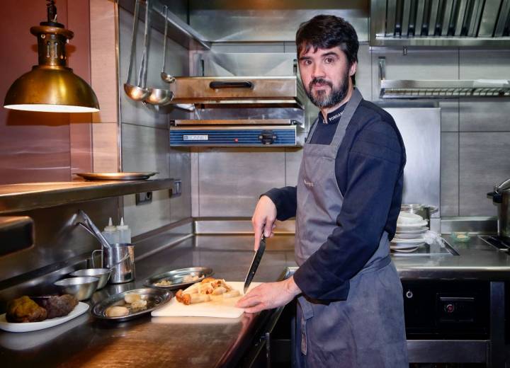 Óscar García picando boletus, la imagen que más le gusta.