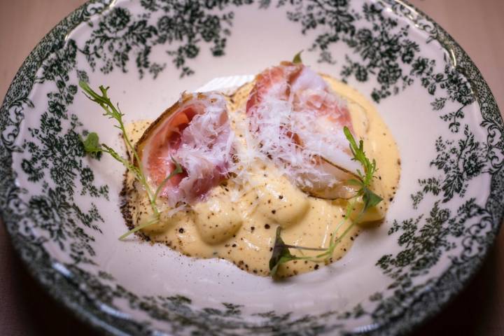 Plato de pasta coreana a la carbonara en el restaurante Bichopalo