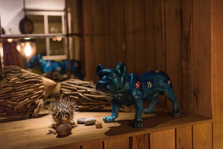 La decoración del restaurante lo convierte en un lugar acogedor y cálido en el barrio más literario de la capital.