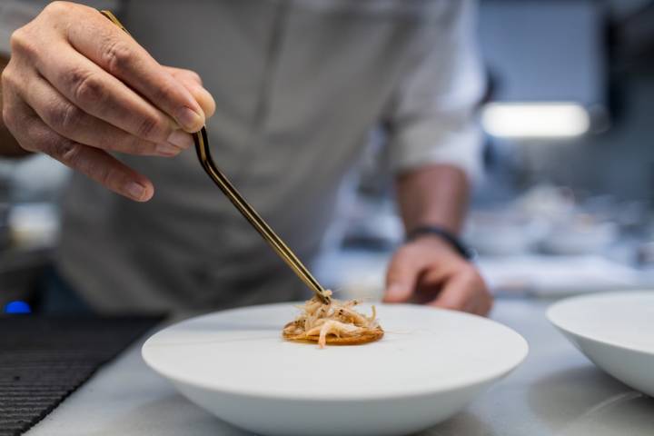 El restaurante 'Código de Barra' repasa la historia trimilenaria de Cádiz.