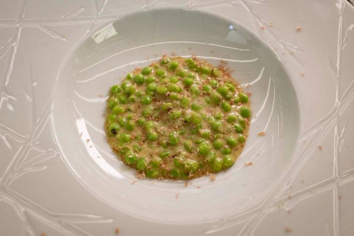 Guisantes lágrima con una beurre blanc charra.