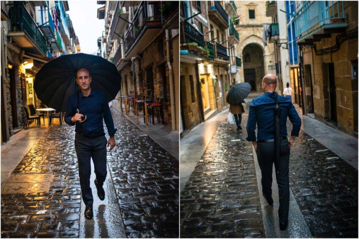 Bajo la lluvia, Aitor no duda en salir y recorrer las calles de su pueblo.