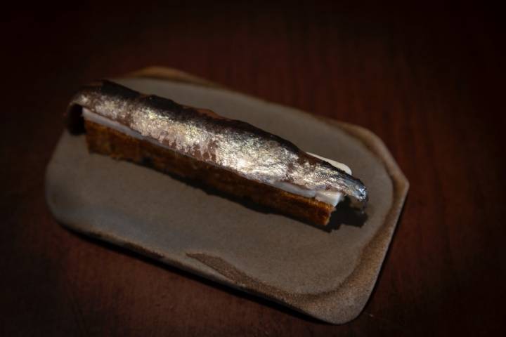 Anchoa sobada con mantequilla de Calaveruela.