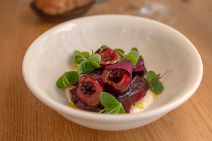 Ensalada de remolacha y cereza.