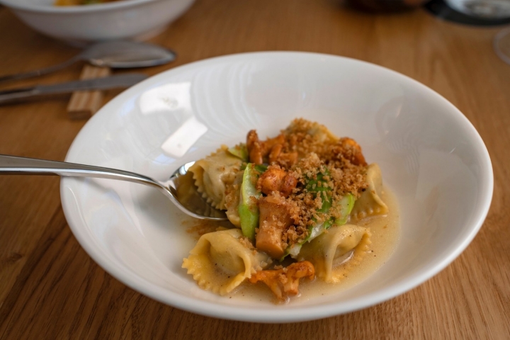 Agnolotti rellenos de duxelles de setas y ricotta fresca