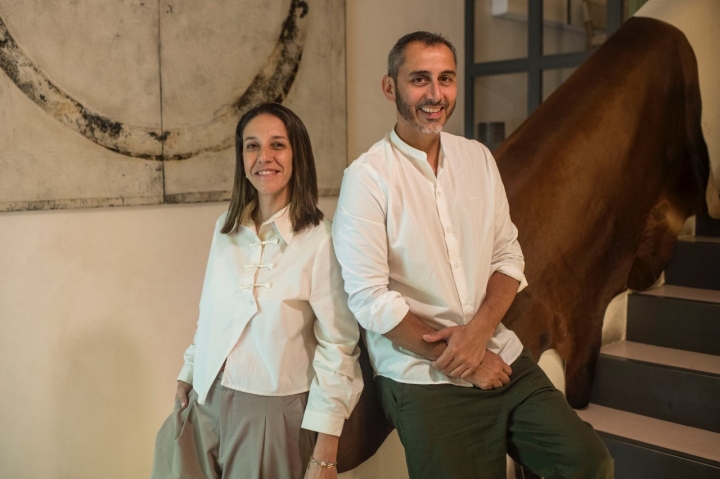 Agustina Vela y Lucas Bustos, copropietarios del restaurante Gurisa (Madrid).