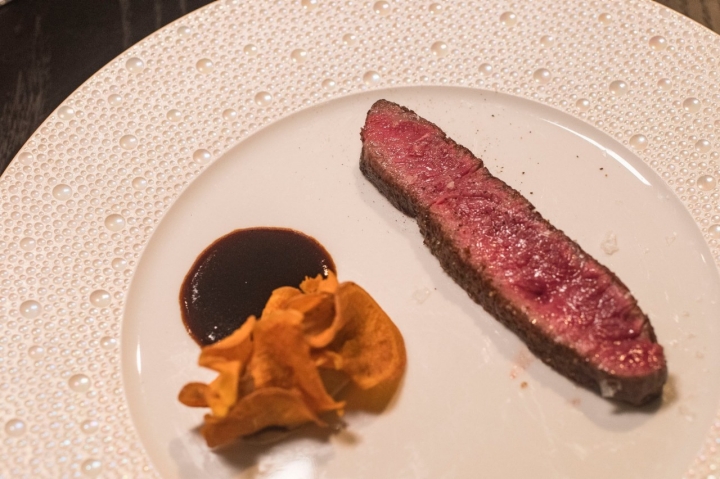 Plato de carne del restaurante Gurisa (Madrid).