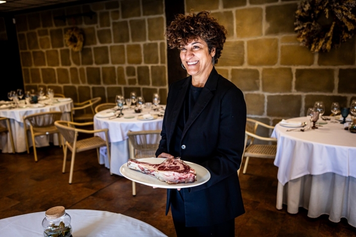 Inma Martínez dirige la sala. 
