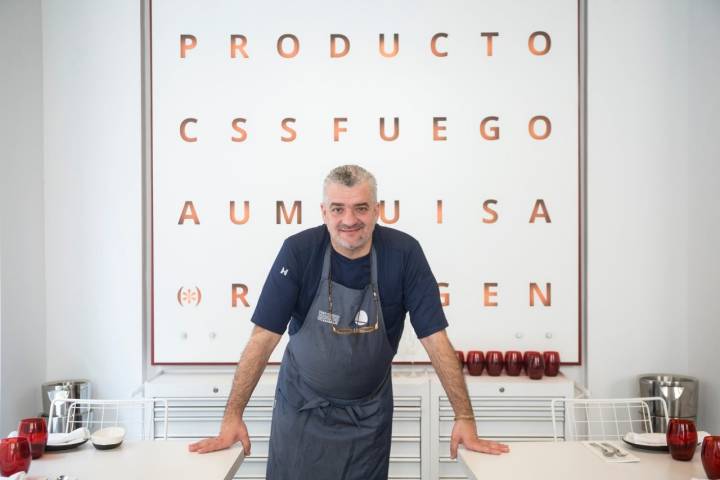 David Carnero capitanea 'La Cosmo', su tercer local, en el centro de Málaga.