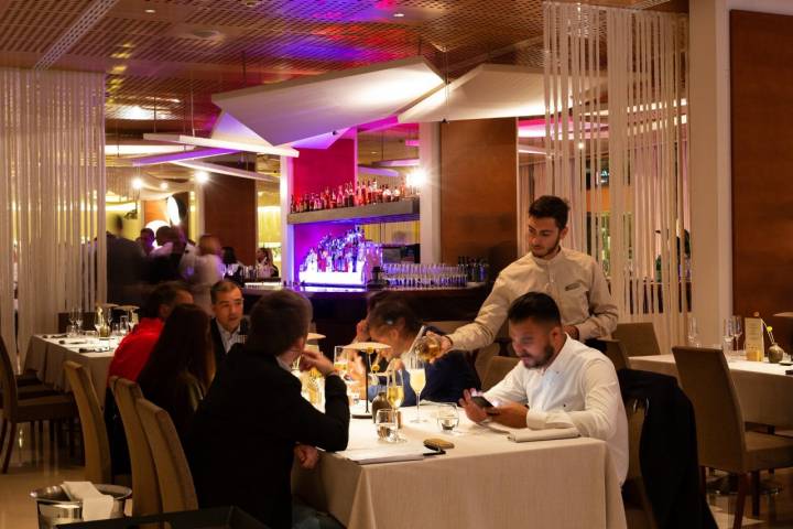 Restaurante 'La Gaia': comedor y clientes