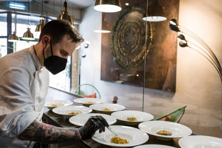 Restaurante 'La Senda' (Zaragoza): David Baldrich emplatando