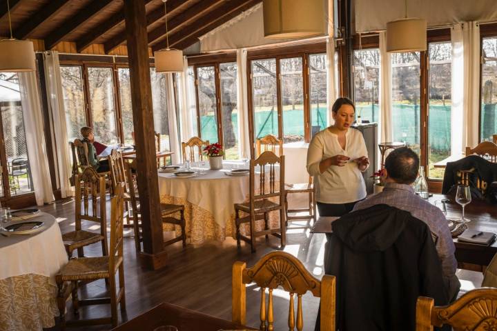 Comedor acristalado del restaurante La Única de La Ercina