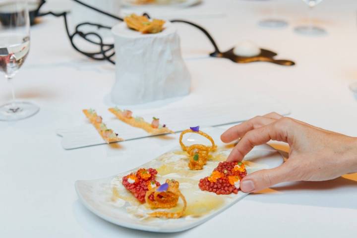 Los aperitivos son un preaviso del equilibrio de texturas y sabores del menú.