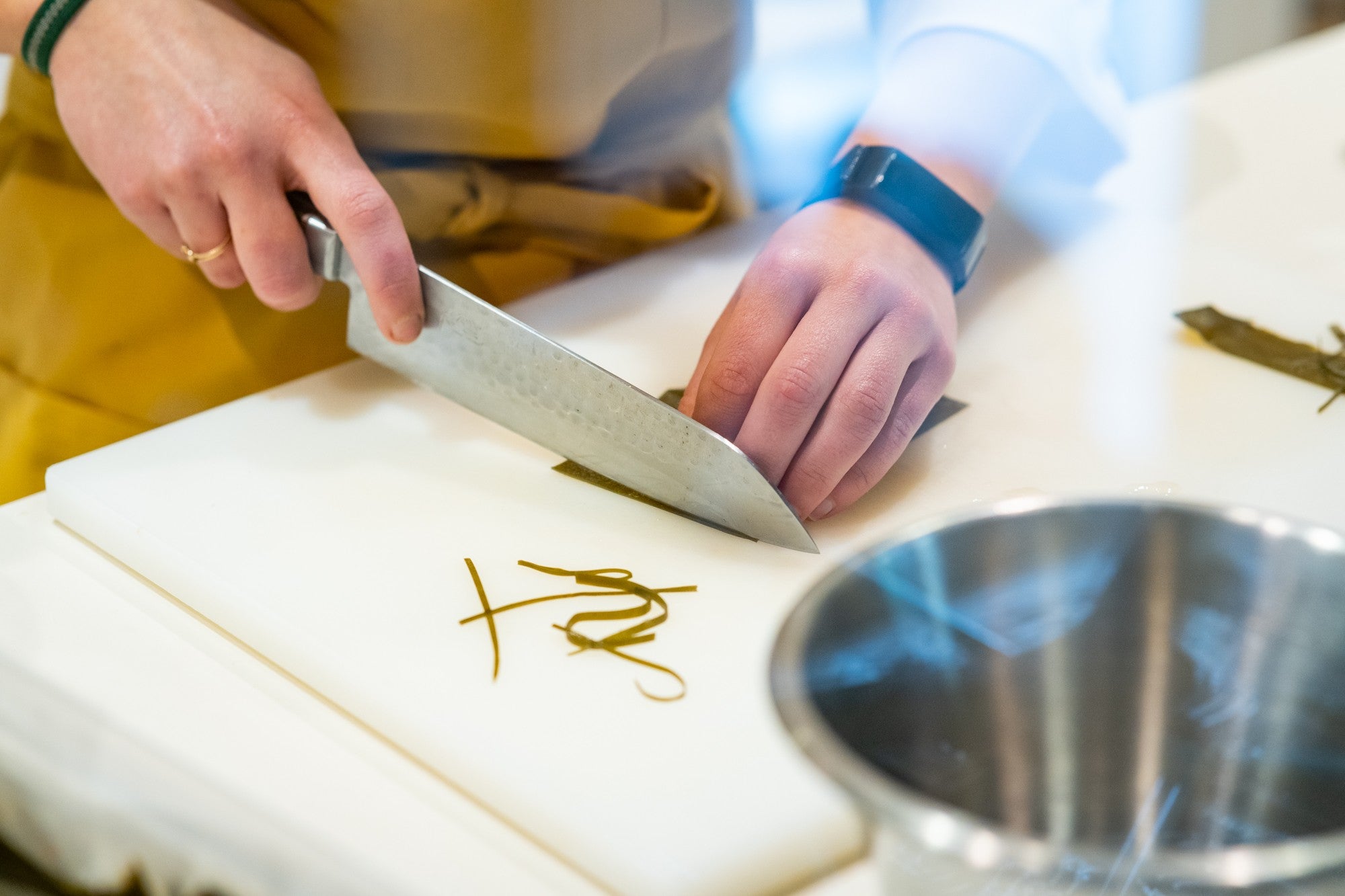 Preparación de un plato en el restaurante Leartá (Sevilla)