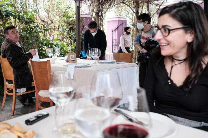 La terraza a la entrada del local, es una maravilla en cualquier época del año.