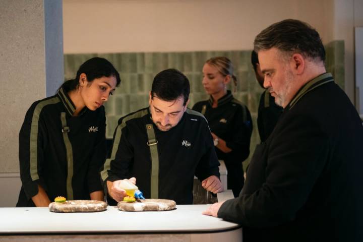 En agosto se cumplirá un año desde que los chefs inaugurasen en la zona alta de Barcelona un restaurante compartido llamado 'MAE'.