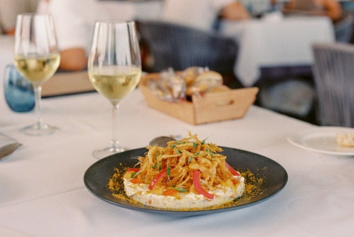 Ensaladilla rusa con gambas de cristal