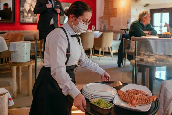 Restaurante 'Marcela Brasa' (León): sirviendo el pescado