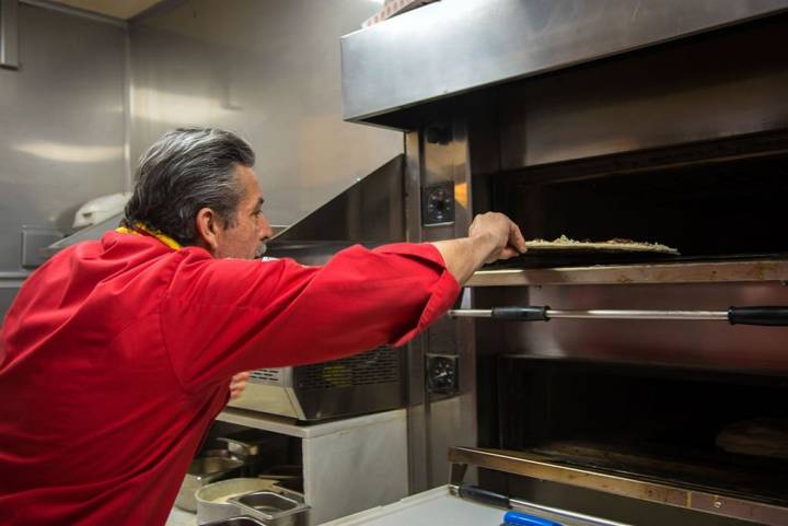 Entre hornos, Jesús no para de innovar.