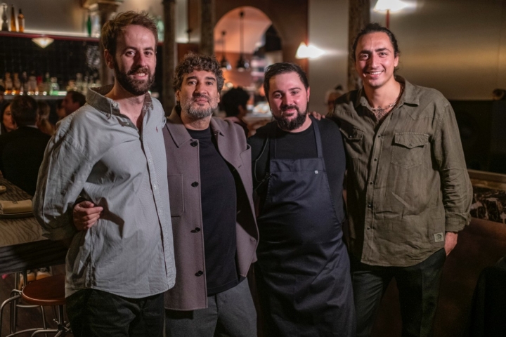 De izq. a dcha: Lucas Fernández de Trèsde, el compositor Antonio Chávez, Álvaro López y Juan D'Onofrio de Chispa Bistró.