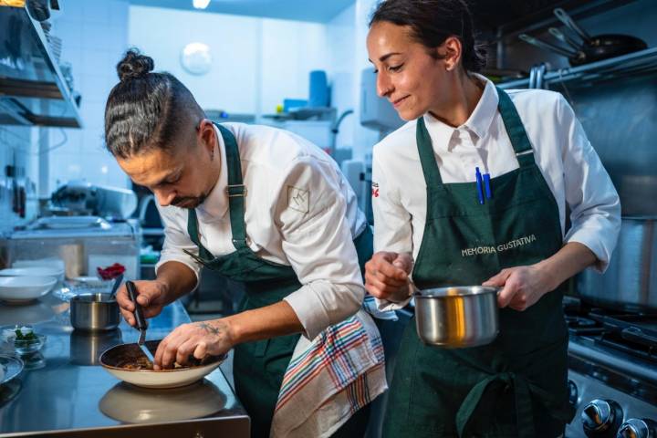  Blanca y Javi, la complicidad en la cocina. 