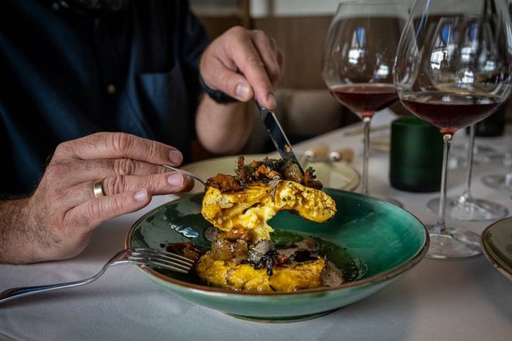 La tortilla de patata de 'Normal' es el sumun de esta receta tradicional.