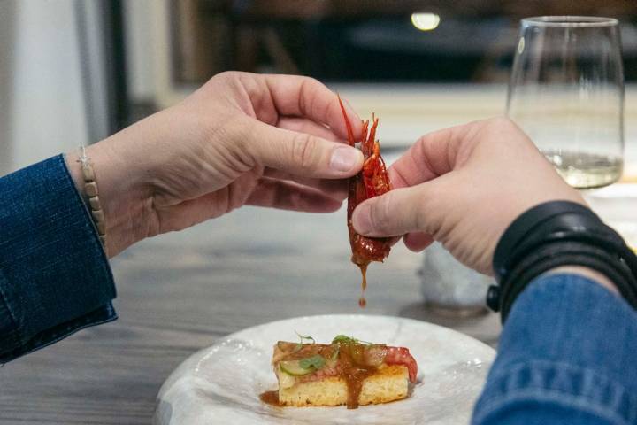 crudo de caravinero sobre brioche tostado