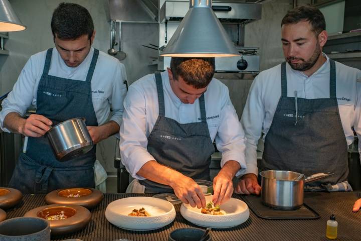 Trabajo en cocina del restaurante 'Orobianco' (Calpe).