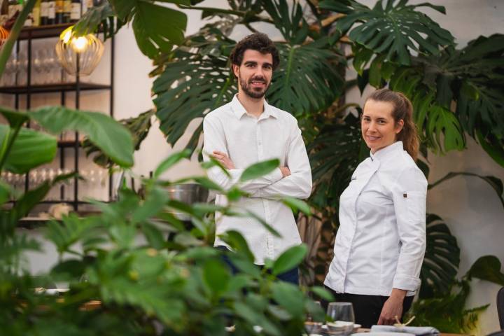 La cocinera Camila Ferraro con su pareja y jefe de sala, Robert Tetas.