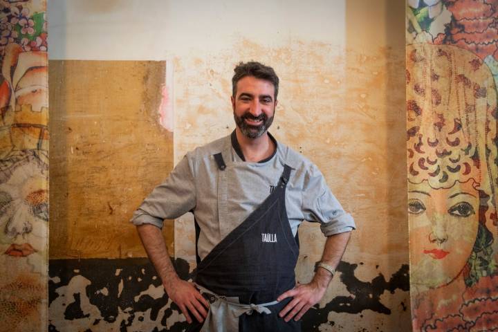 rodi fernandez posando en el restaurante taulla