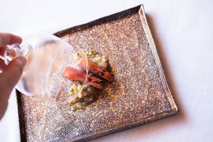 Tartar de gamba roja de Denia a la plancha (ahumado en campaña).