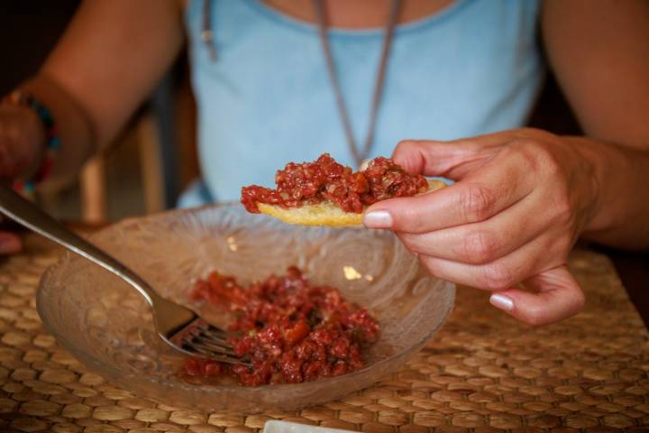 Steak tartar de lomo medio de vaca Jersey de Dinamarca.