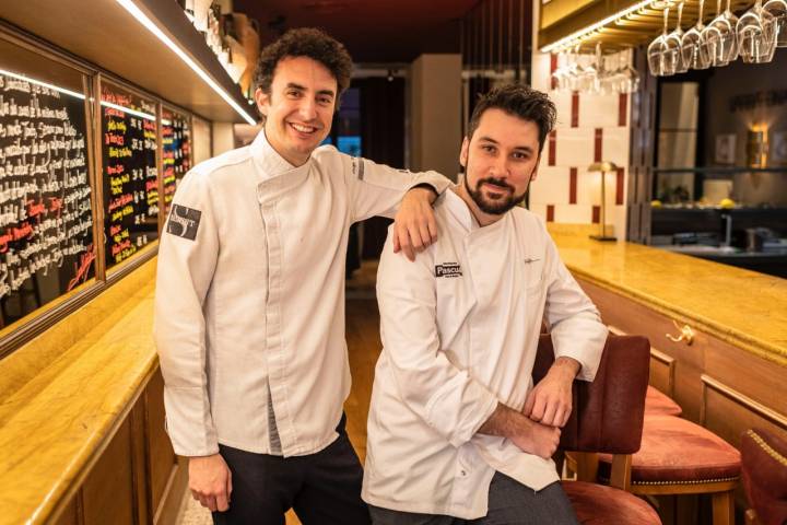 Los cocineros Jorge Velasco y Joaquín Serrano.