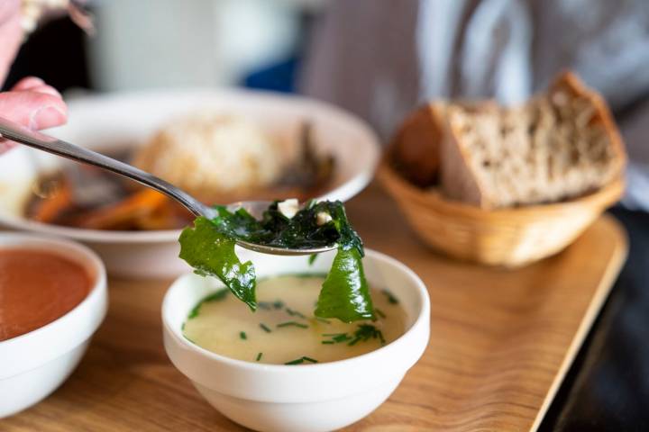 sopa de miso vegetariano