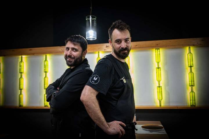 El cocinero Pau Gener (derecha) y el sumiller Aleix Garcia  (izquierda)