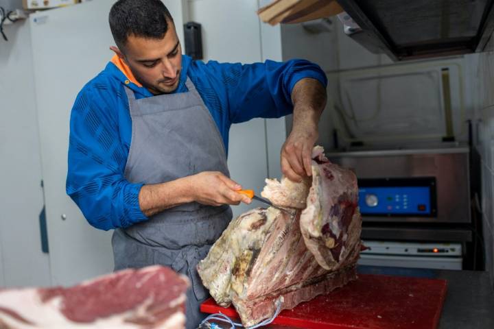 Restaurante 'La Castillería' (Vejer de la Frontera): despiezando una riñonada de buey