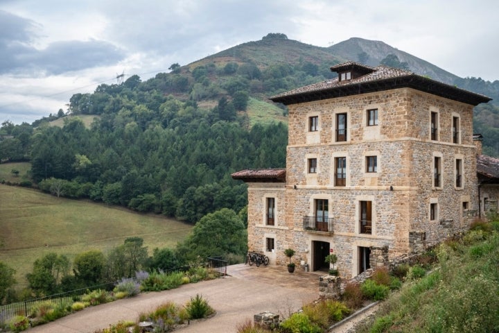 Edificio del hotel-restaurante 'Narbasu' (Asturias).