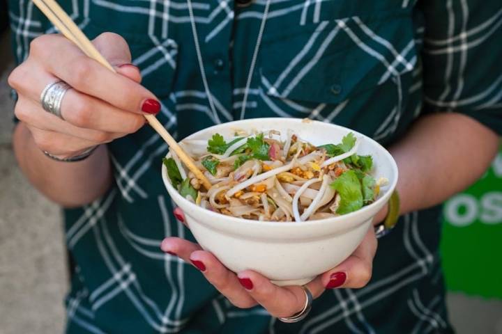 'Pad thai' de pollo de Ginger Boy. Foto: Facebook.