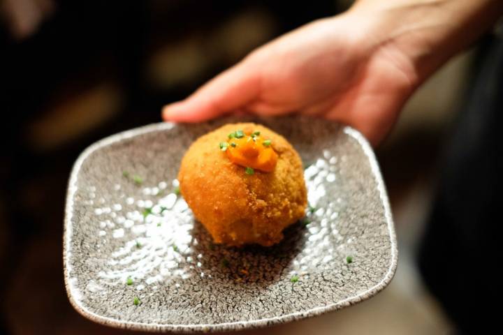 Croqueta de cecina con queso San Simón.