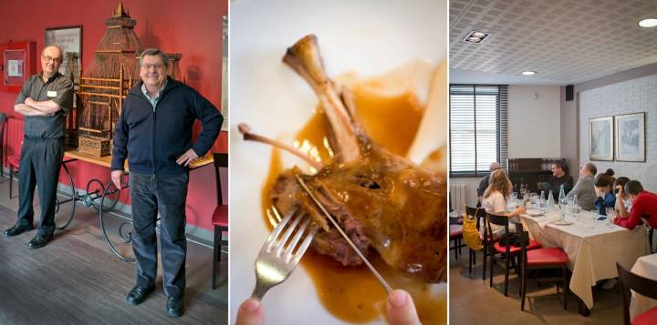 Los hermanos Alcalá, Enrique y Miguel, y el famoso ternasco asado durante horas del restaurante 'Fonda Alcalá'.