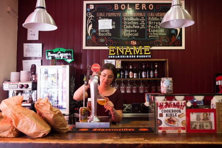 'Bolero': Nina en la barra