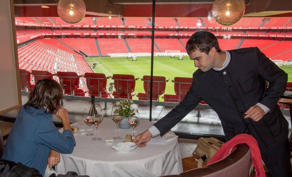 En el San Mamés se puede comer y ver al Athletic a la vez.