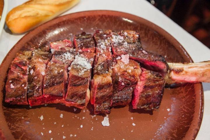 'La Brasa' ('tomahawk a la brasa') en San Vicente de la Barquera