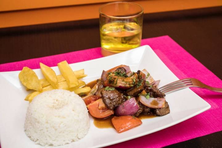 Lomo saltado del restaurante peruano Ancón, en Valencia.