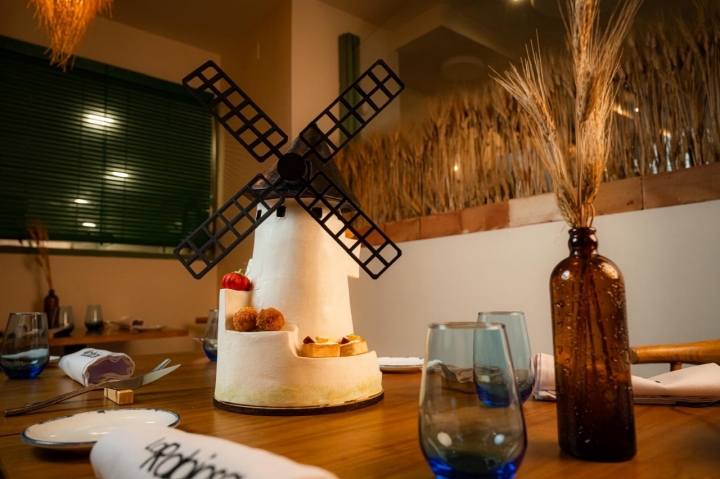 Molino de viento para los snacks de La Rabiosa, RGR de Alcázar de San Juan.