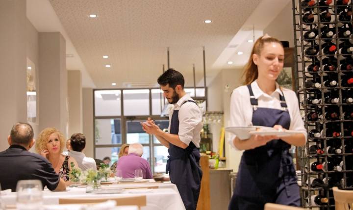 El restaurante se divide en dos ambientes, el formal y el informal, del mismo modo que la oferta gastronómica.