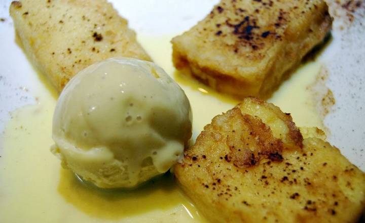 Leche frita con helado. Foto: Eduard Ros.