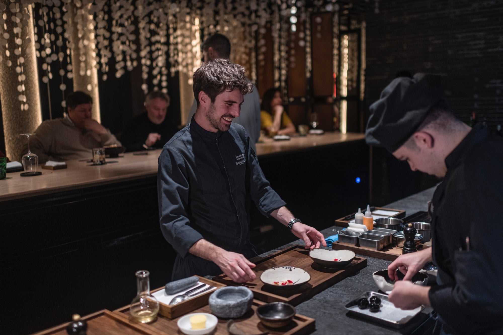 La cocina y la sala se fusionan en Smoked Room.