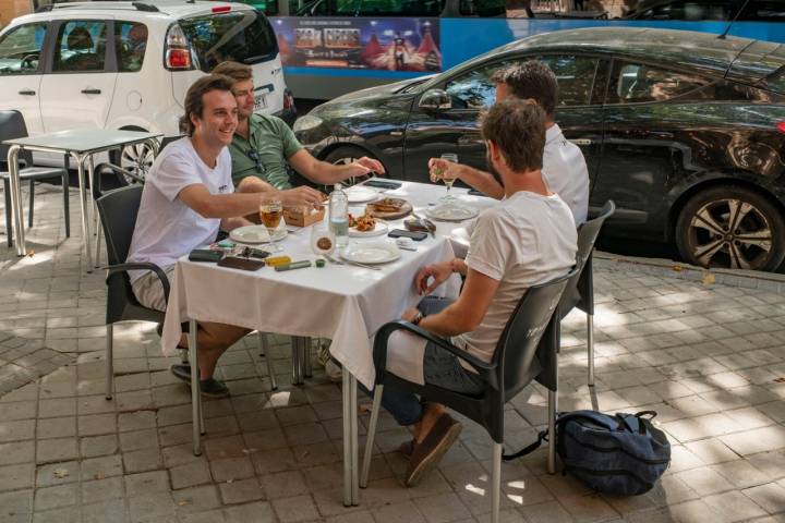 Soletes de Barrio Madrid 2022 terraza BarraCruda