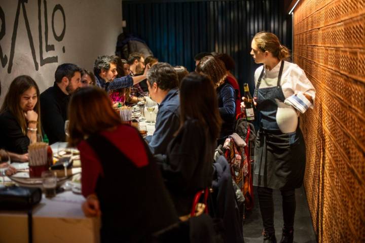 Desde que se pueden reservar mesas casi no dan abasto en la taberna.